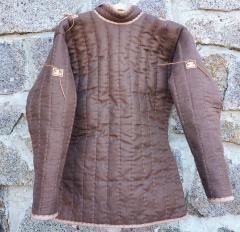 Dlouhý základ s úvazky pro zbroj.